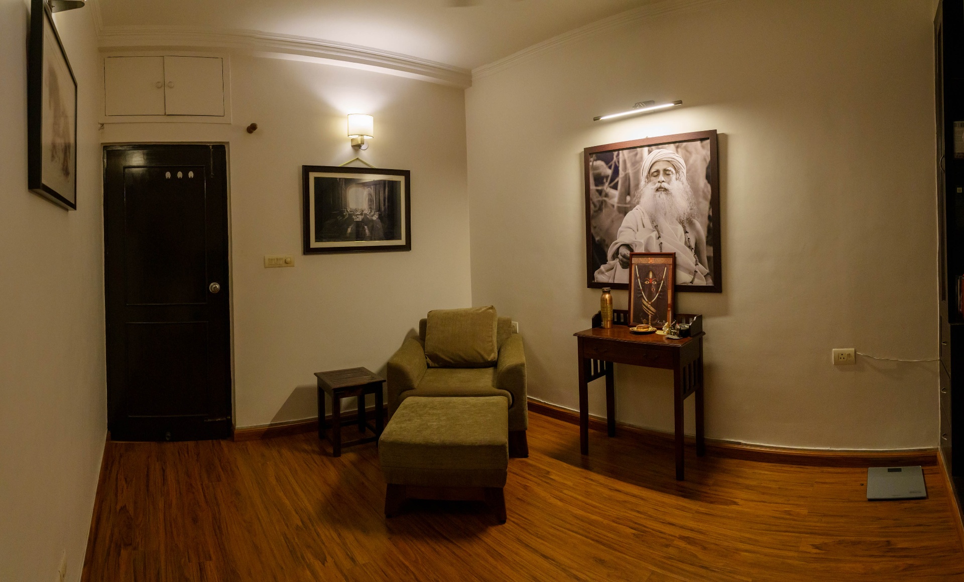 Reception corner with Sadhguru portrait and altar